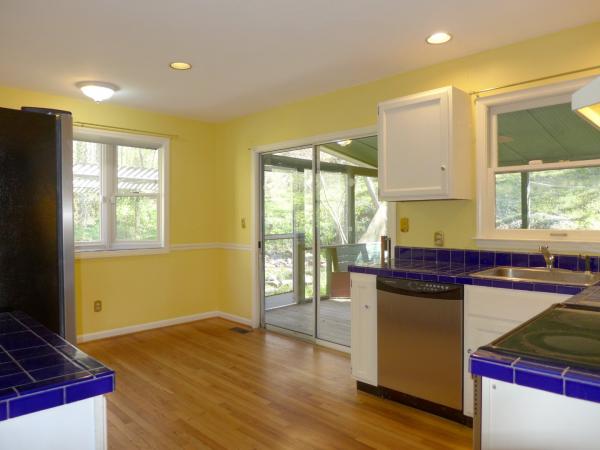 kitchen and breakfast area