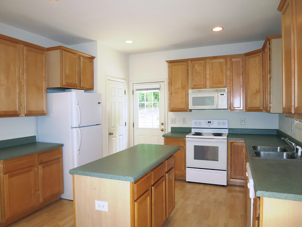 Kitchen (stainless appliances not reflected in photos)