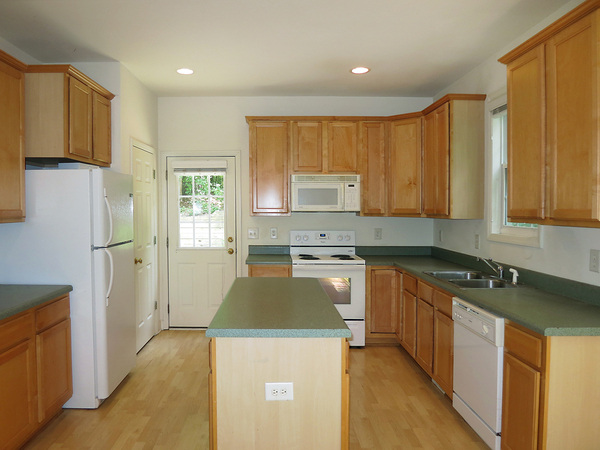 Kitchen (stainless appliances not reflected in photos)