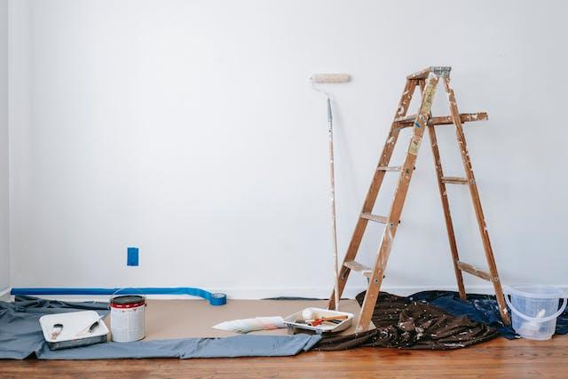 painting-equipment-on-the-floor